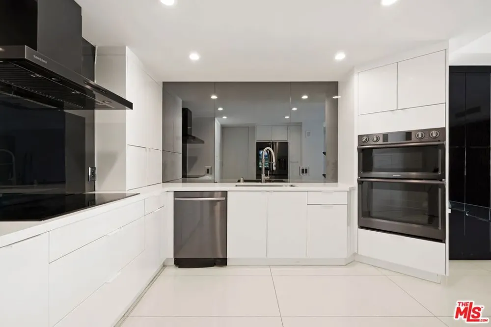 1100 Alta Loma Road #1002 West Hollywood, CA 90069