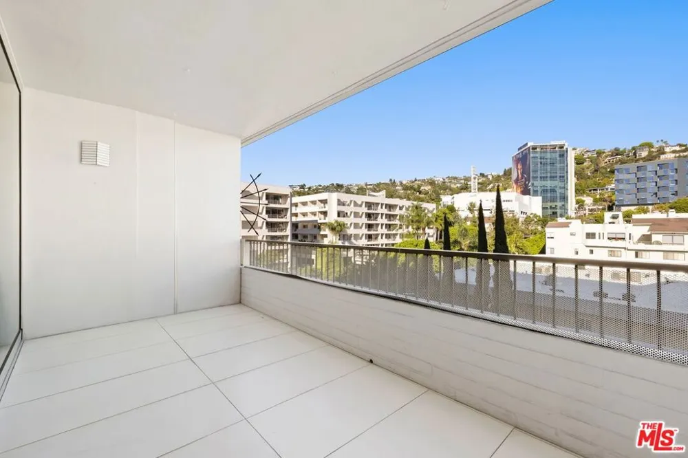 1100 Alta Loma Road #1002 West Hollywood, CA 90069