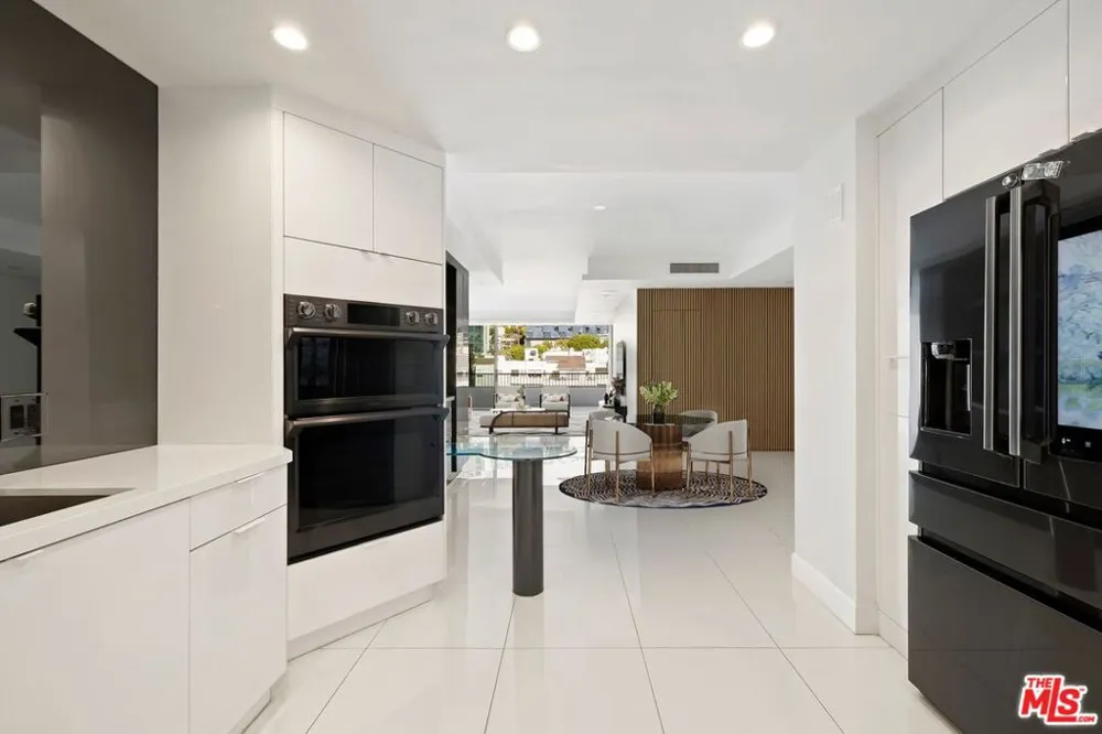 1100 Alta Loma Road #1002 West Hollywood, CA 90069