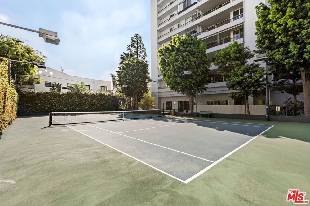 1100 Alta Loma Road #1002 West Hollywood, CA 90069