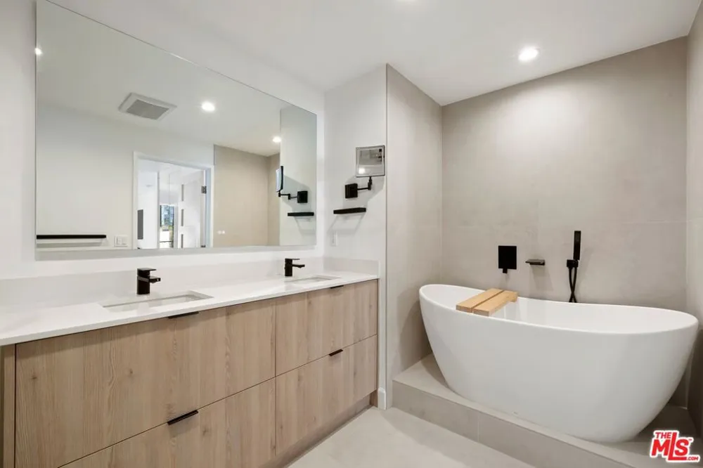 1100 Alta Loma Road #1002 West Hollywood, CA 90069