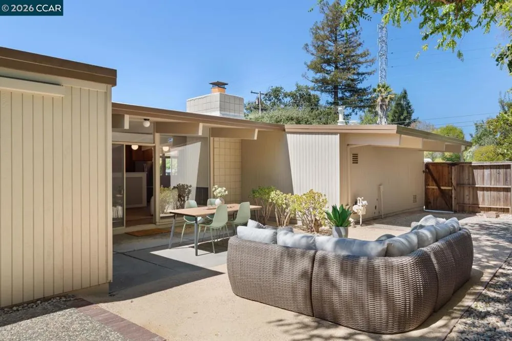 247 Los Cerros Ave Walnut Creek, CA 94598