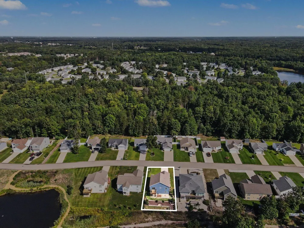 2581 Eagle Ridge Muskegon, MI 49444