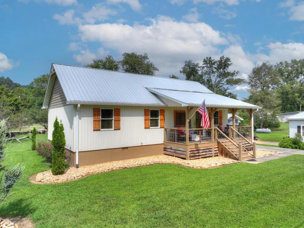 285 E Tennessee Avenue McCaysville, GA 30555
