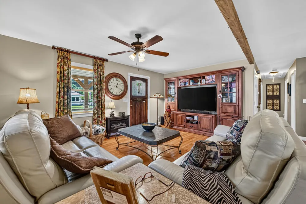 285 E Tennessee Avenue McCaysville, GA 30555