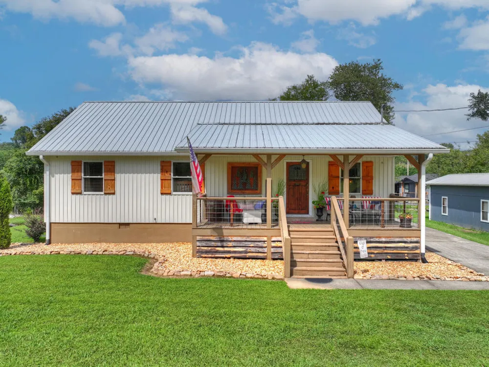 285 E Tennessee Avenue McCaysville, GA 30555