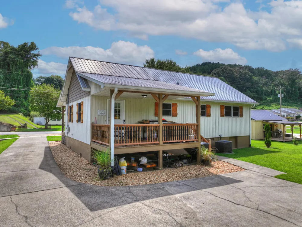 285 E Tennessee Avenue McCaysville, GA 30555