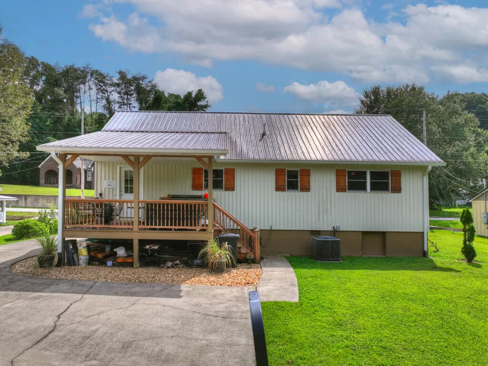 285 E Tennessee Avenue McCaysville, GA 30555