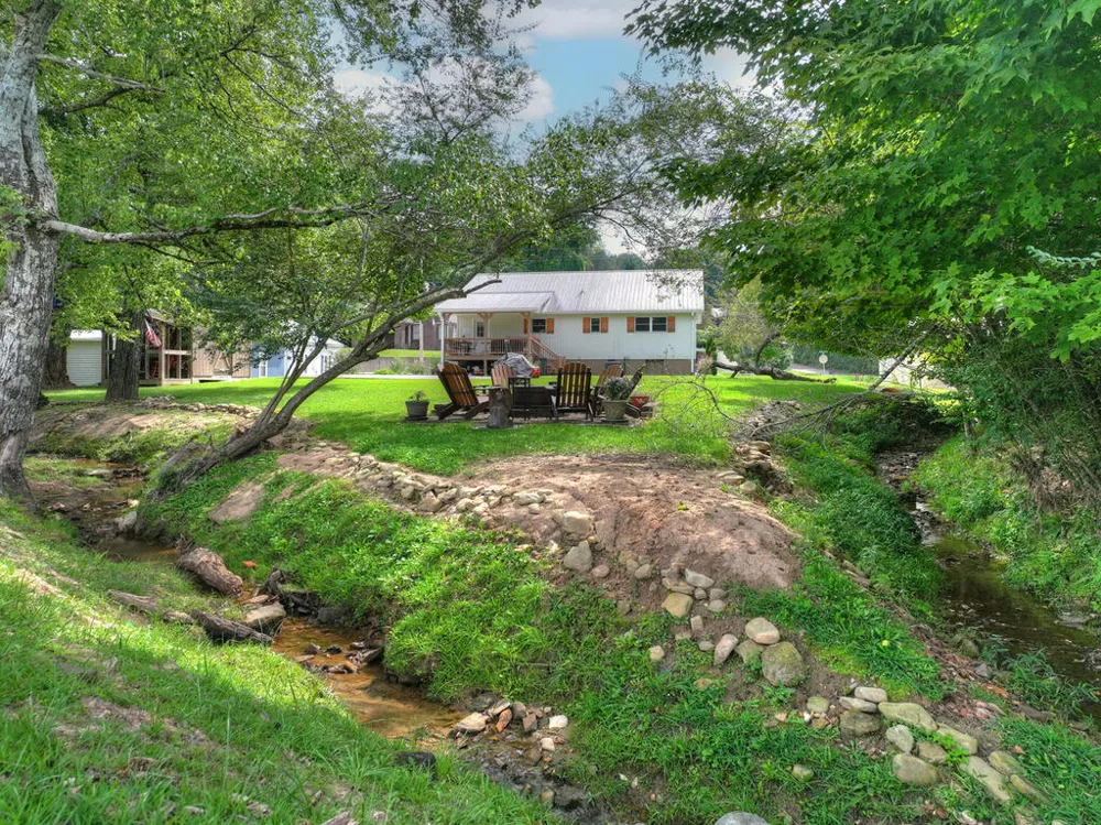285 E Tennessee Avenue McCaysville, GA 30555