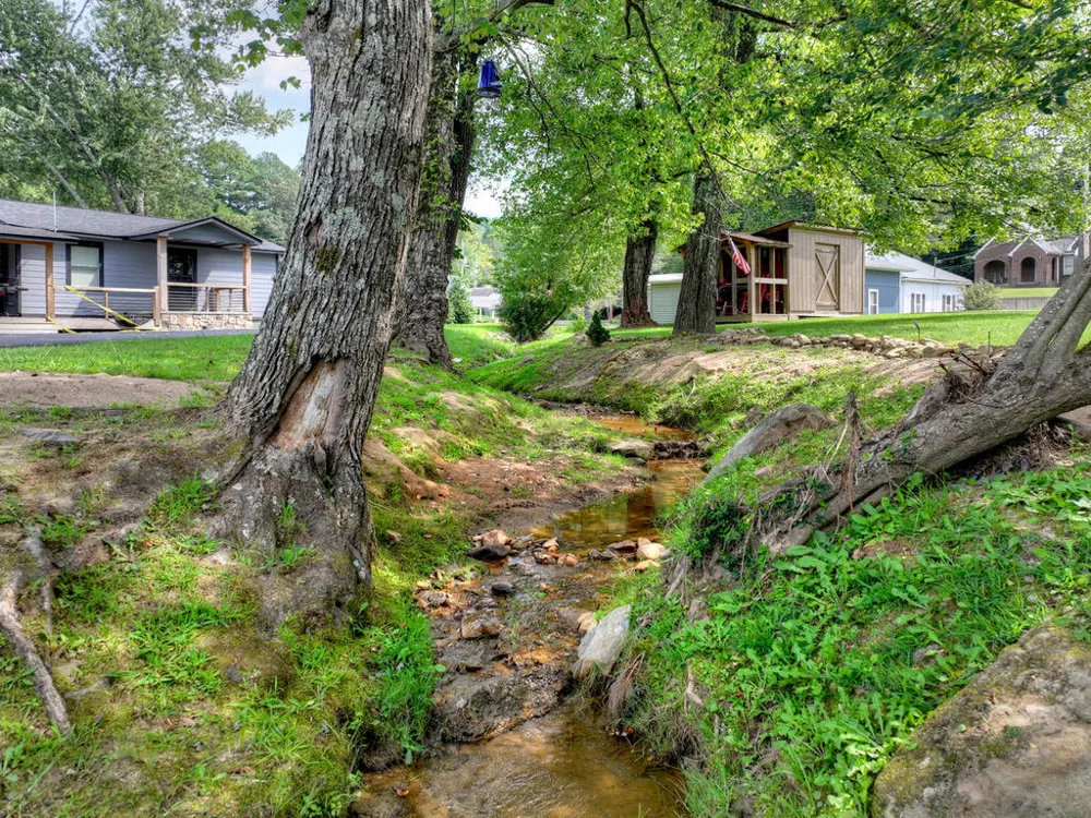 285 E Tennessee Avenue McCaysville, GA 30555