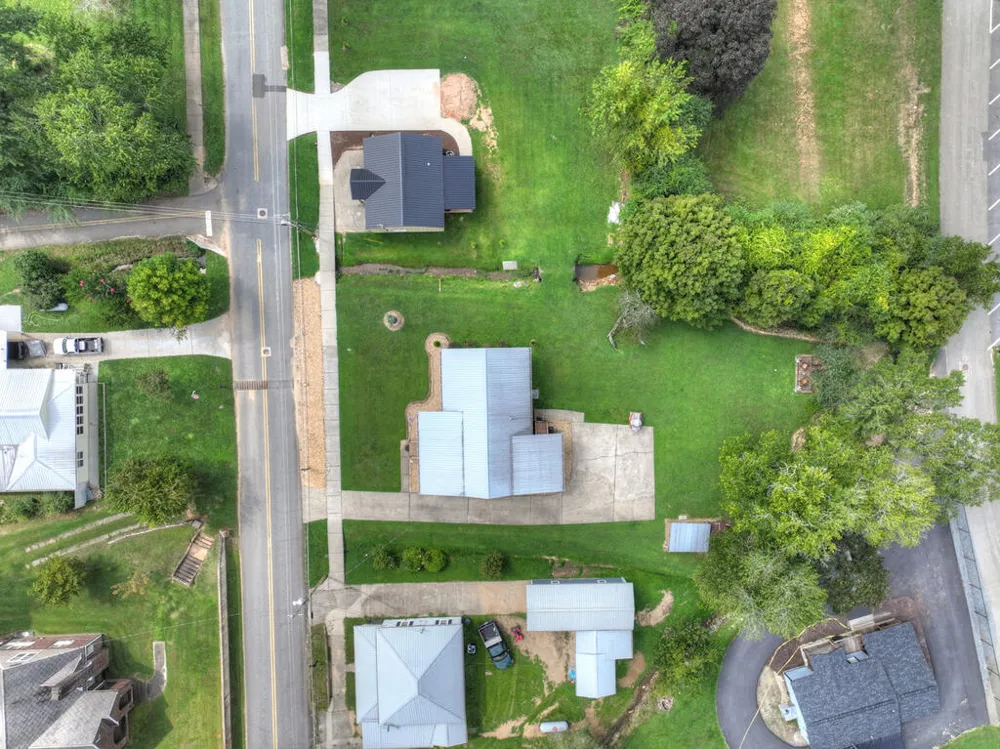 285 E Tennessee Avenue McCaysville, GA 30555