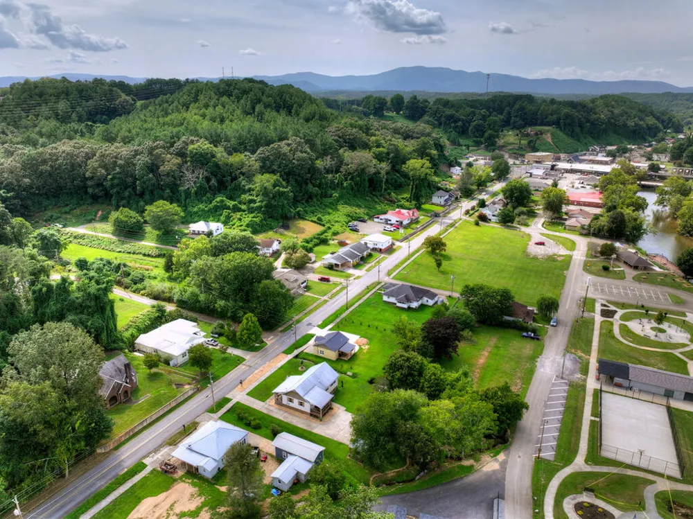 285 E Tennessee Avenue McCaysville, GA 30555