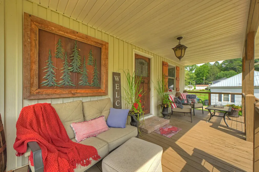285 E Tennessee Avenue McCaysville, GA 30555