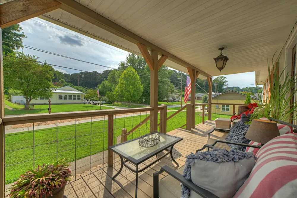 285 E Tennessee Avenue McCaysville, GA 30555