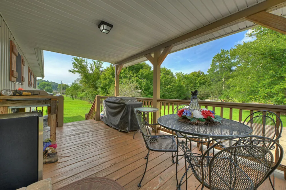 285 E Tennessee Avenue McCaysville, GA 30555