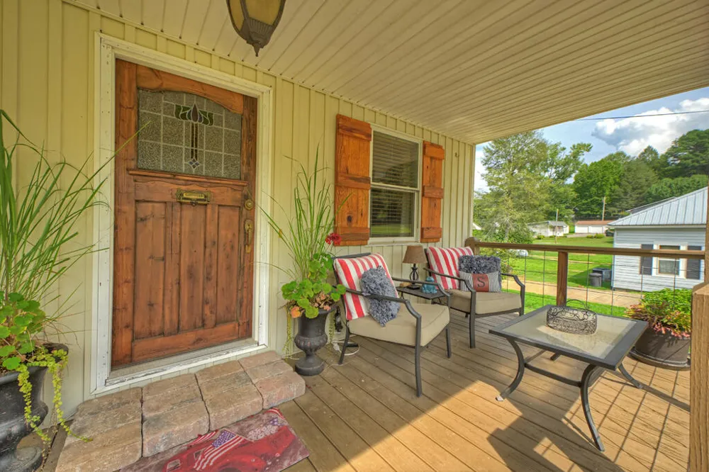 285 E Tennessee Avenue McCaysville, GA 30555