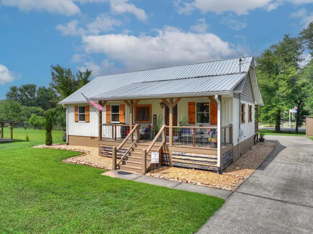 285 E Tennessee Avenue McCaysville, GA 30555