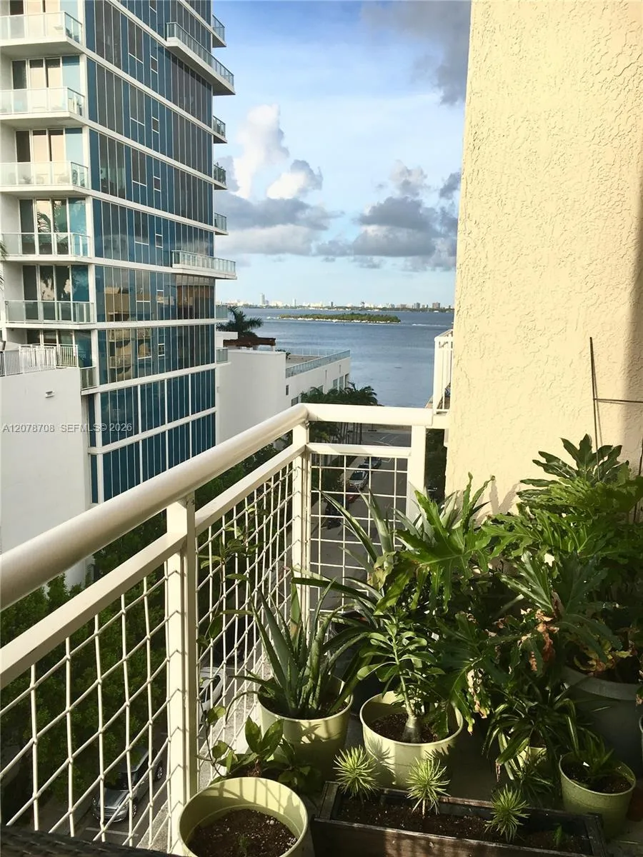 2001 Biscayne Blvd #2604 Miami, FL 33137