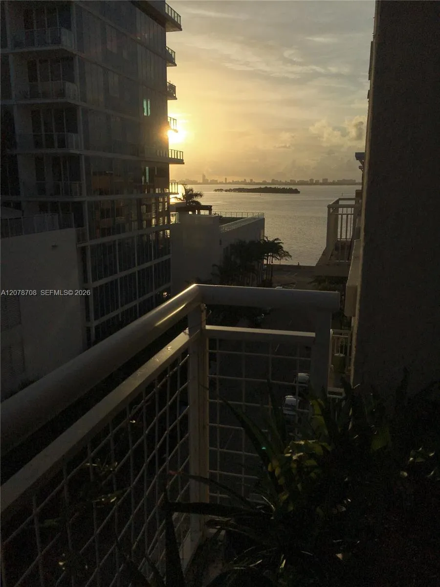 2001 Biscayne Blvd #2604 Miami, FL 33137