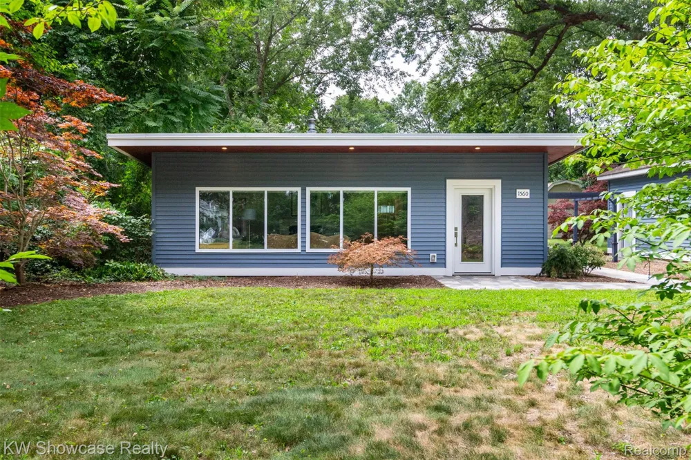 1560 Sable Street Commerce Charter Township, MI 48382