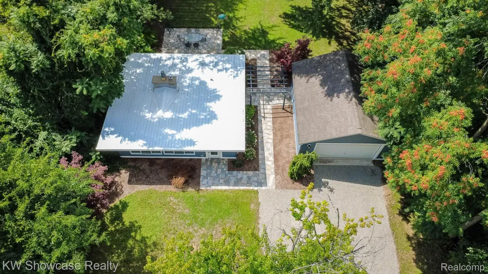 1560 Sable Street Commerce Charter Township, MI 48382