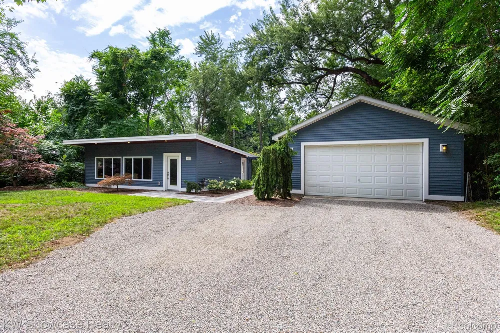 1560 Sable Street Commerce Charter Township, MI 48382