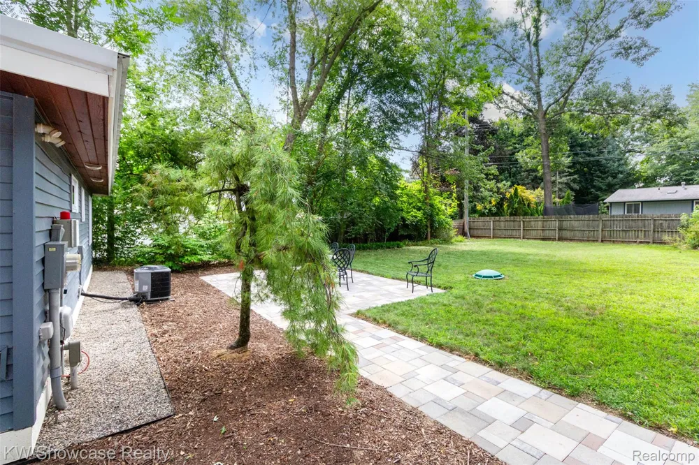 1560 Sable Street Commerce Charter Township, MI 48382