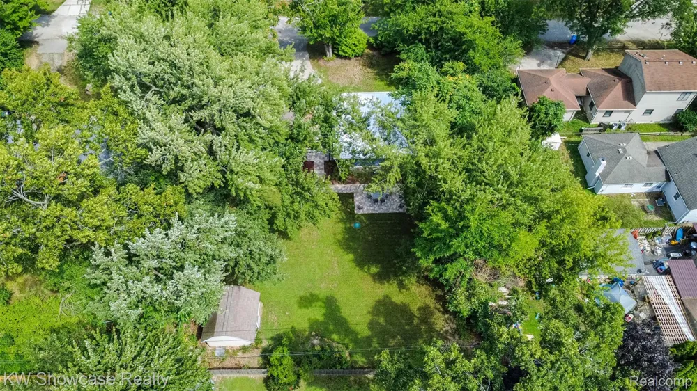 1560 Sable Street Commerce Charter Township, MI 48382