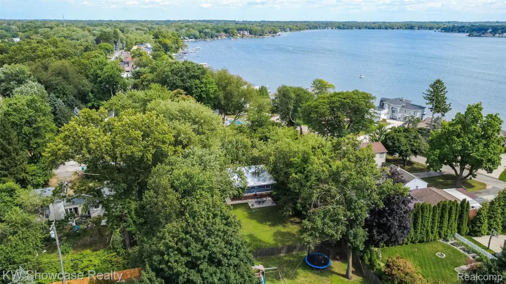 1560 Sable Street Commerce Charter Township, MI 48382