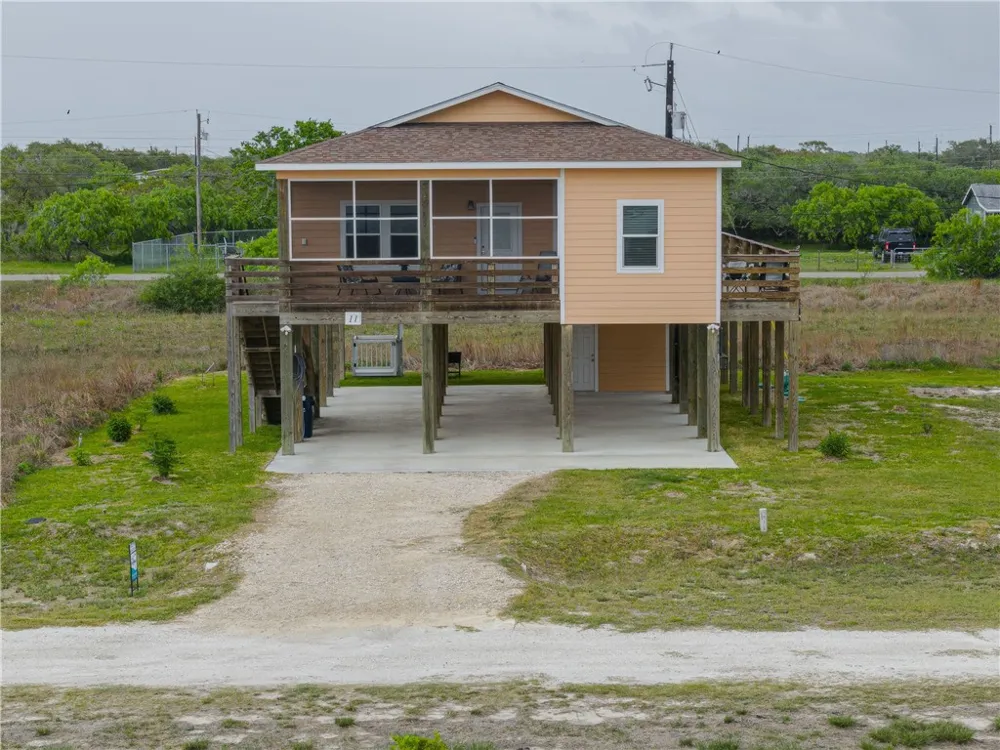 11 Bayview Loop Rockport, TX 78382