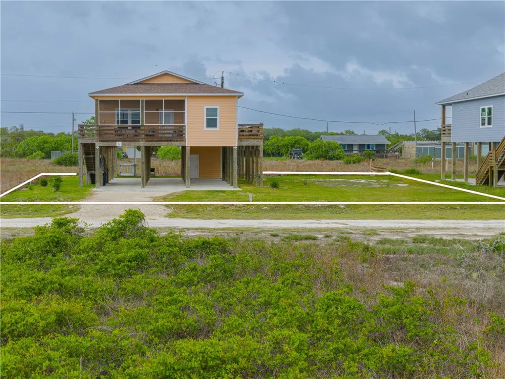 11 Bayview Loop Rockport, TX 78382