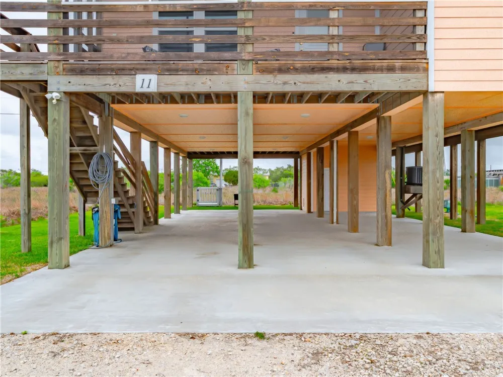 11 Bayview Loop Rockport, TX 78382
