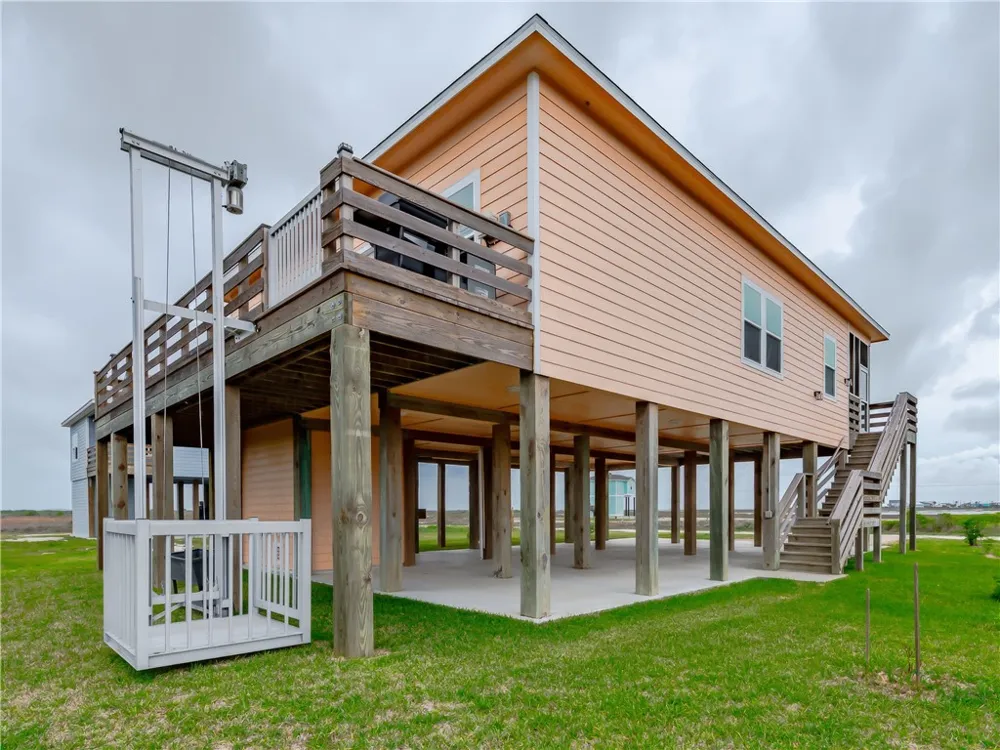 11 Bayview Loop Rockport, TX 78382