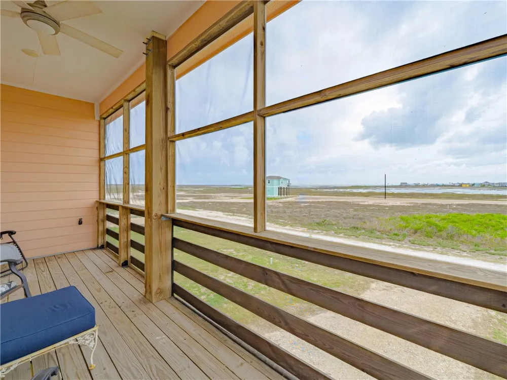 11 Bayview Loop Rockport, TX 78382
