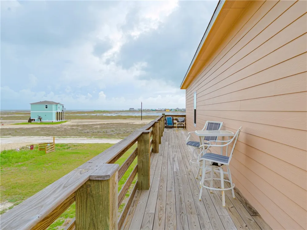 11 Bayview Loop Rockport, TX 78382