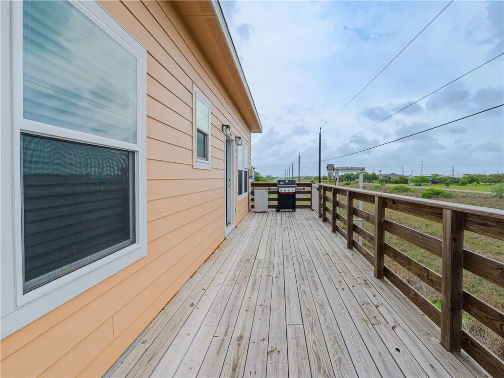 11 Bayview Loop Rockport, TX 78382