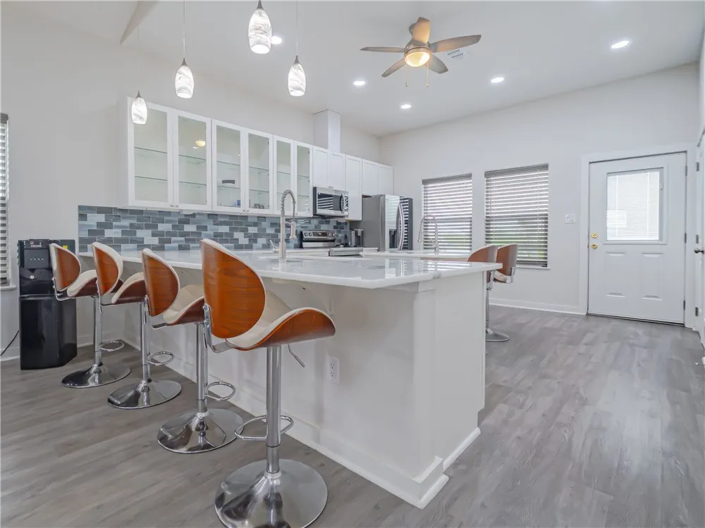 11 Bayview Loop Rockport, TX 78382