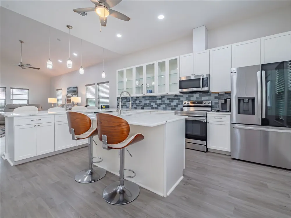 11 Bayview Loop Rockport, TX 78382