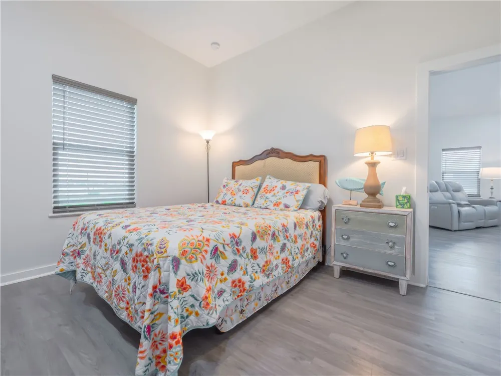 11 Bayview Loop Rockport, TX 78382