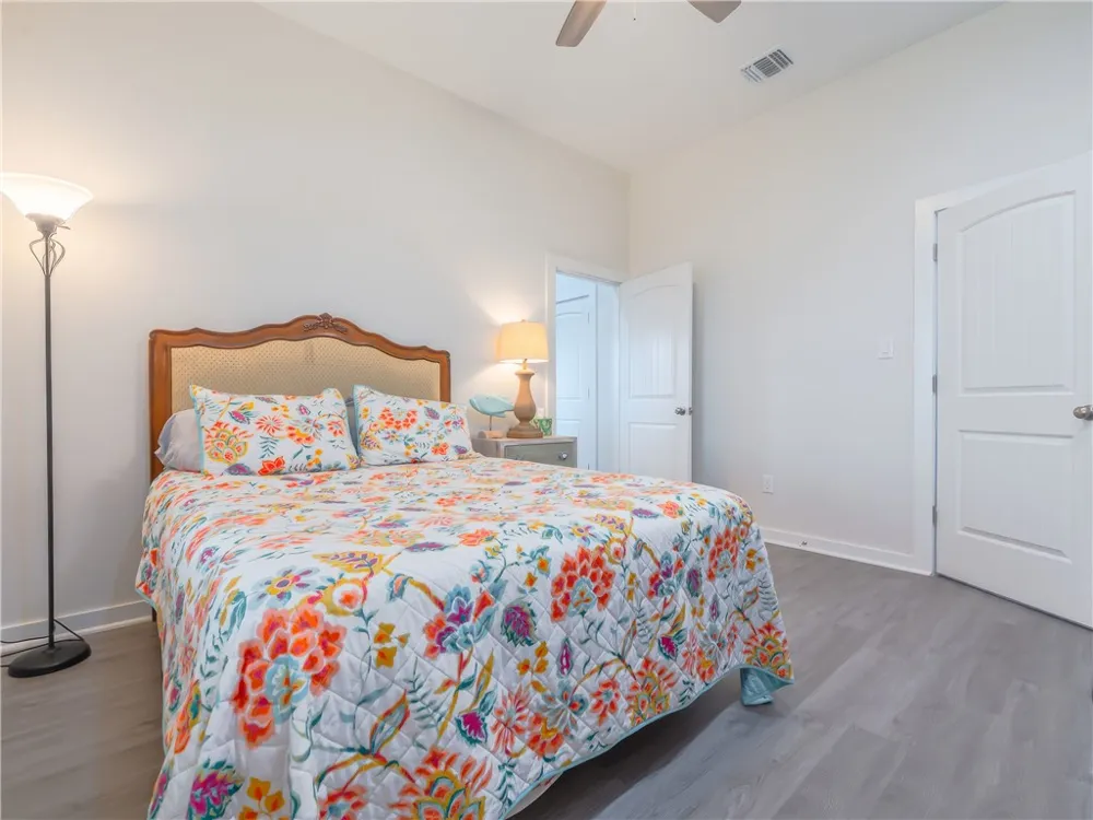 11 Bayview Loop Rockport, TX 78382