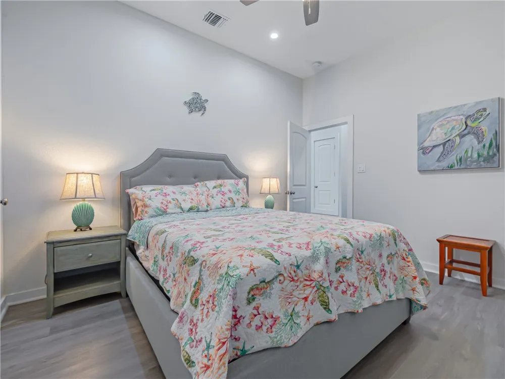 11 Bayview Loop Rockport, TX 78382