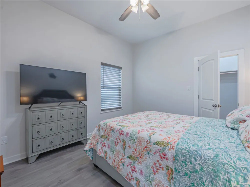 11 Bayview Loop Rockport, TX 78382