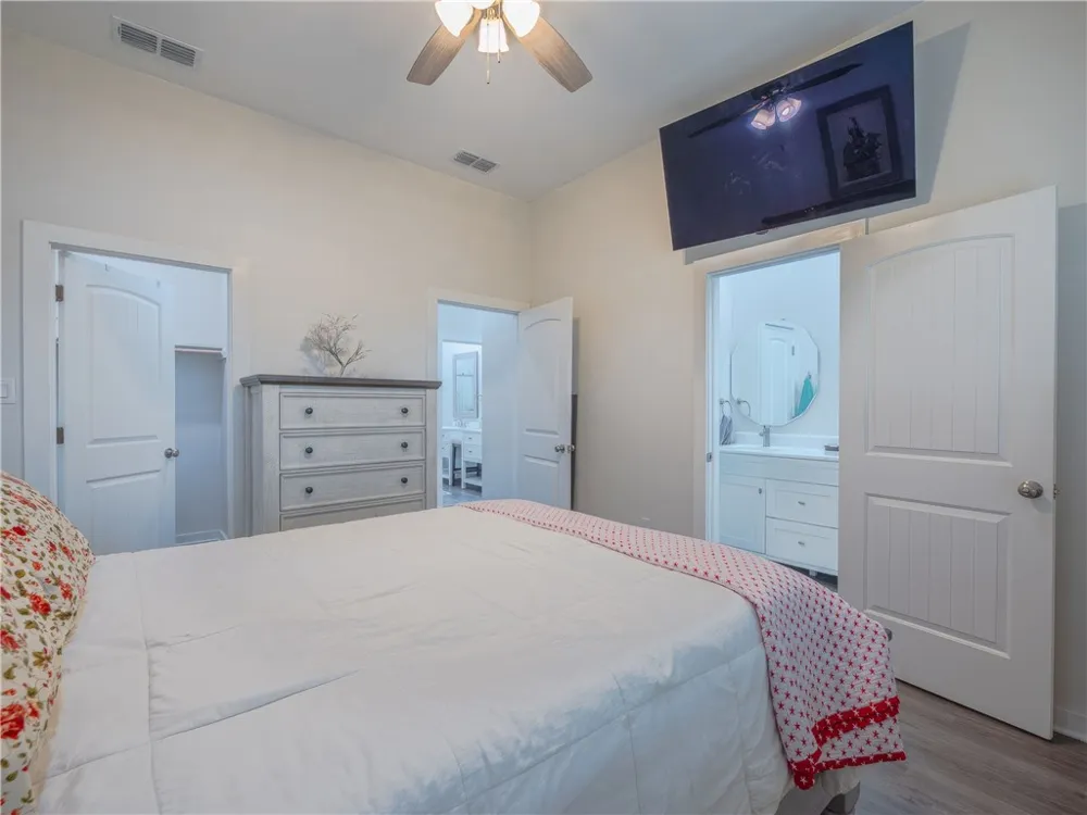 11 Bayview Loop Rockport, TX 78382