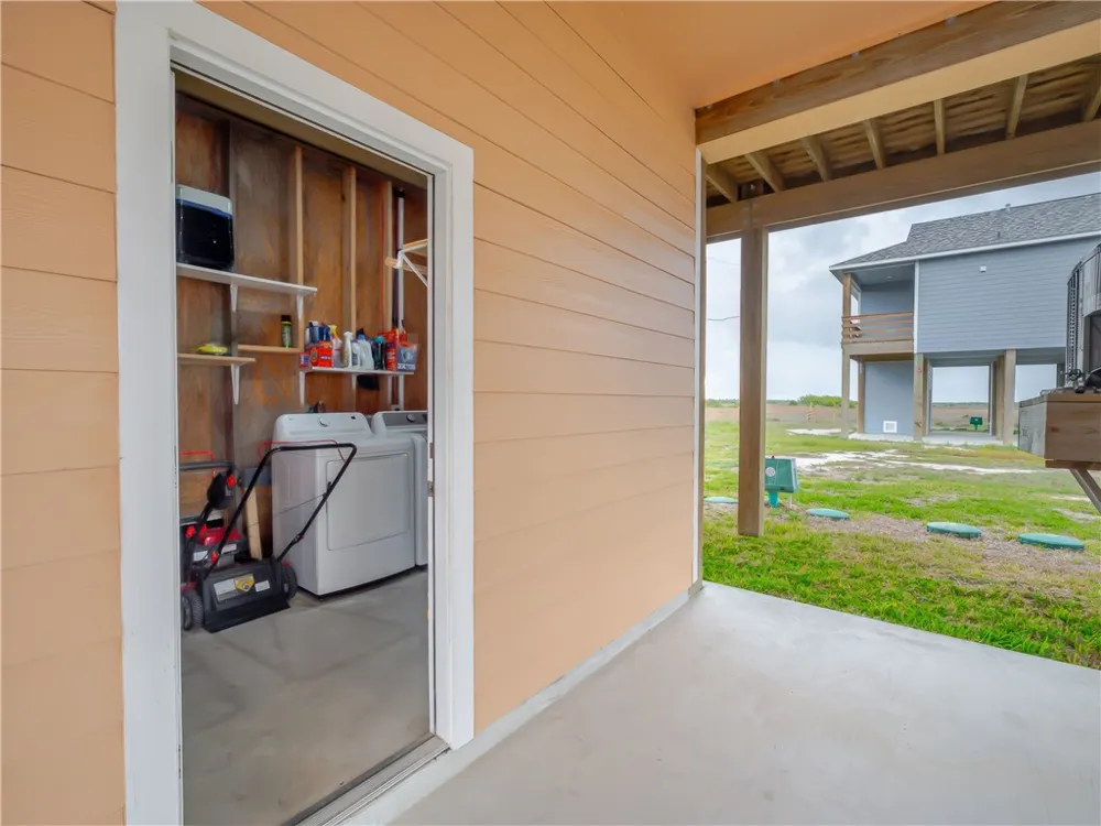 11 Bayview Loop Rockport, TX 78382