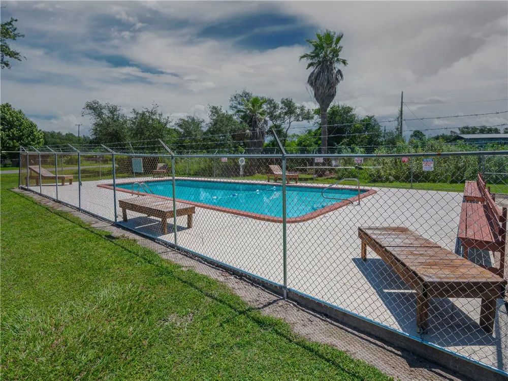 11 Bayview Loop Rockport, TX 78382