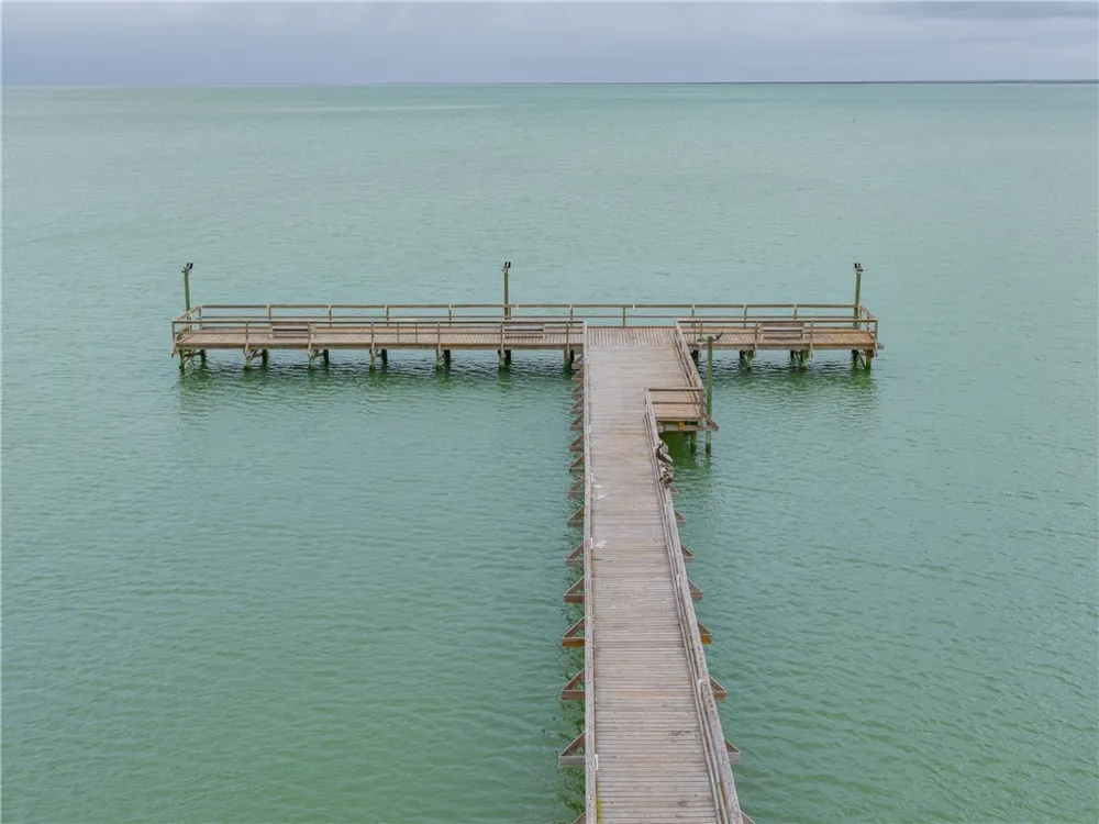 11 Bayview Loop Rockport, TX 78382