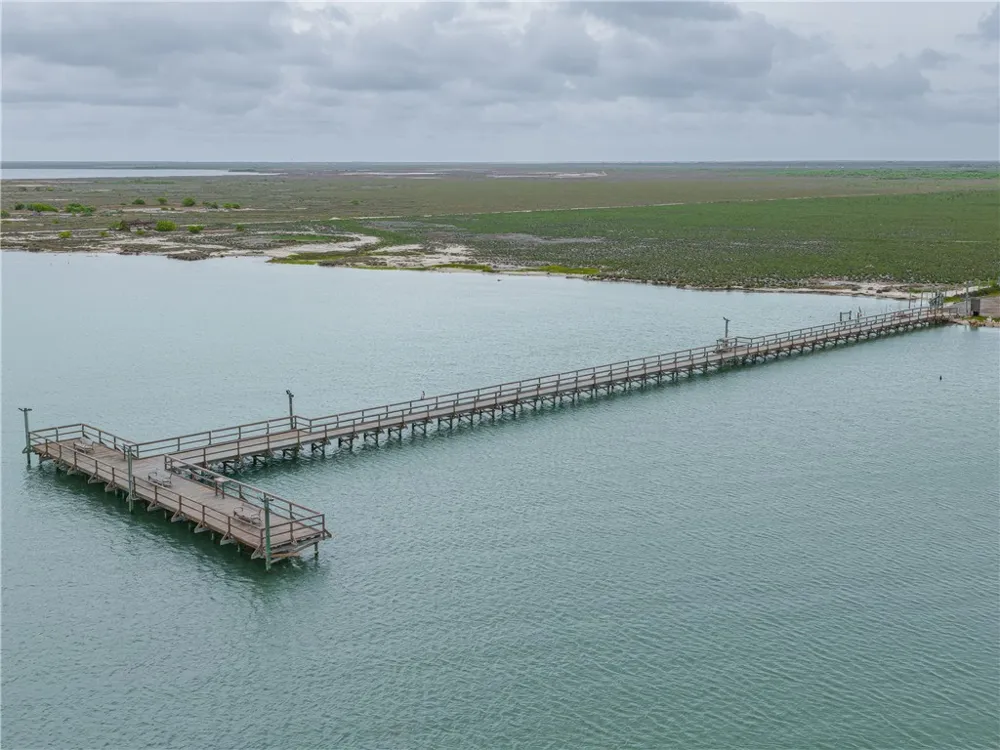 11 Bayview Loop Rockport, TX 78382