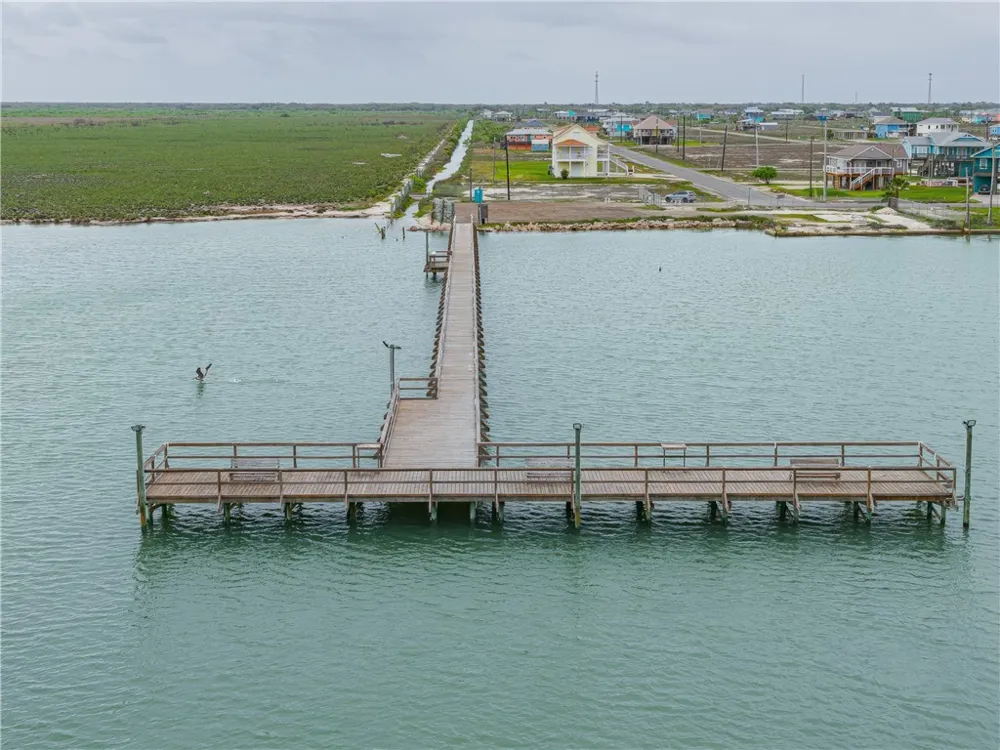 11 Bayview Loop Rockport, TX 78382