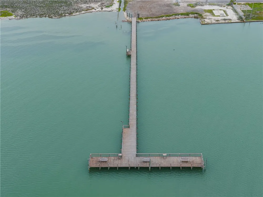 11 Bayview Loop Rockport, TX 78382