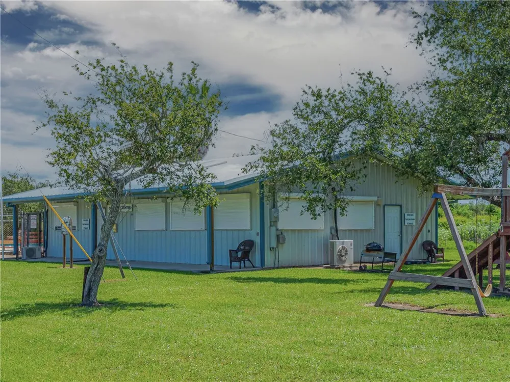 11 Bayview Loop Rockport, TX 78382
